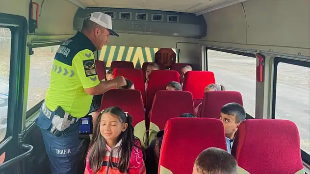 Öğrencilerin güvenliği için emniyet ve trafik tedbirlerini en üst seviyeye çıkarıldı