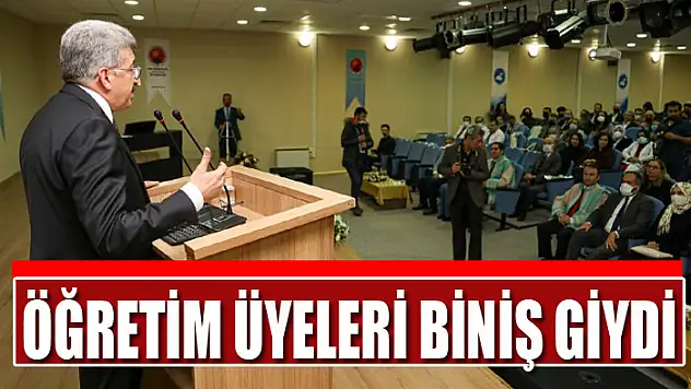 Öğretim üyeleri biniş giydi