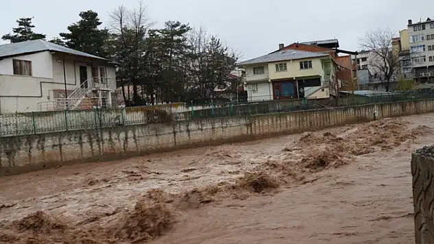 Oltu Çayı'nda tehlikeli yükseliş