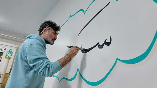 Osmanlı mirası hat sanatı Iraklı hattatın elinde hayat buluyor