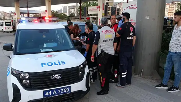 Otobüsten inen kadınlar birbirlerini bıçakladı