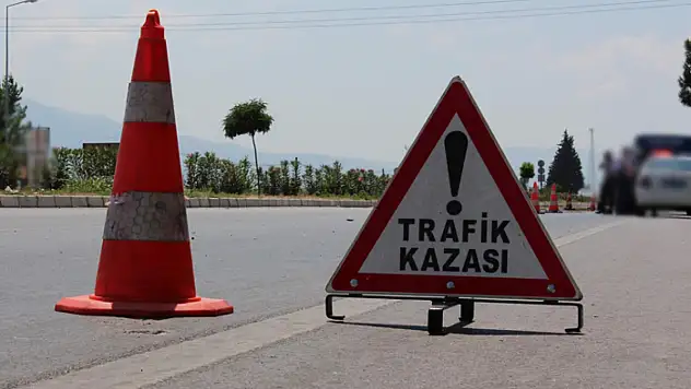 Otomobil kalabalığa daldı: Çok sayıda ölü var