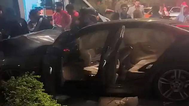 Otomobil park halindeki cipe çarptı