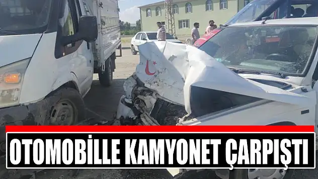 Otomobille kamyonet çarpıştı