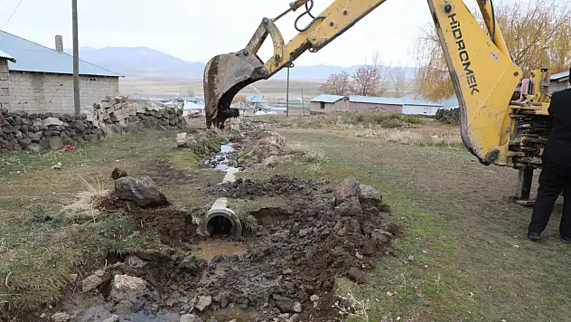 Oyalı Mahallesi'nde büz boru çalışması yaptı