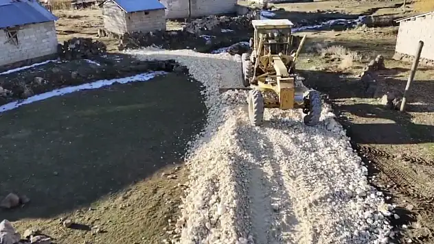 Oyalı Mahallesi'nde ulaşım için yol çalışması
