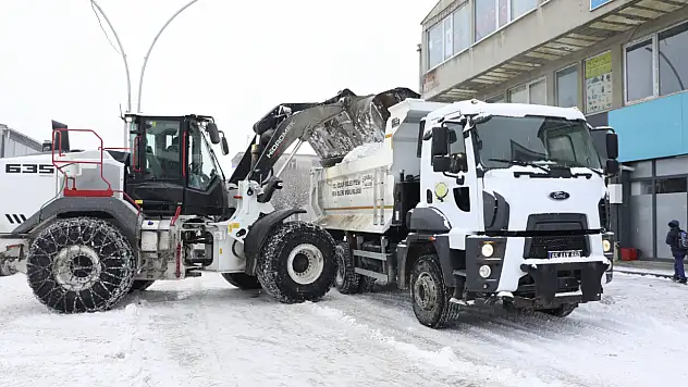 Özalp'ta kar seferberliği
