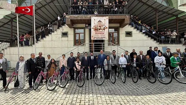 Özalp'ta ödül töreni düzenlendi