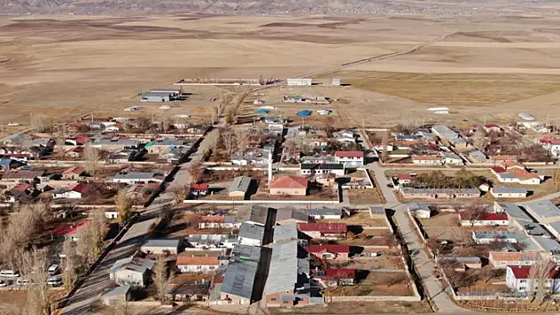 Özalp'ta simetrik yapılar sonbahar güzelliğiyle büyülüyor