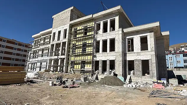 Özalp yeni Hükümet Konağı hızla yükseliyor