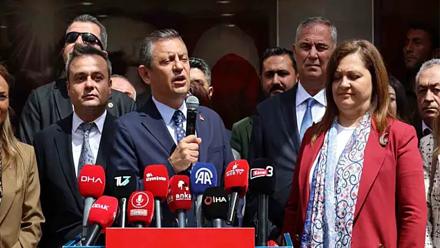 Özel'den belediye başkanları ve partililere uyarı