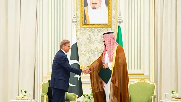 Pakistan Başbakanı Şerif, Suudi Arabistan'da