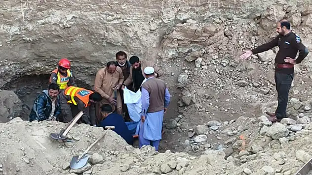 Pakistan'da yasa dışı altın madeninde çökme: 8 ölü, 1 yaralı