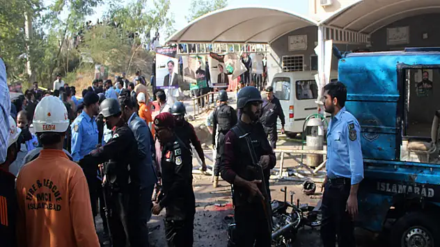 Pakistan'daki intihar saldırısını Pakistan Talibanı üstlendi