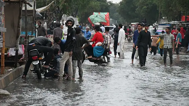 Pakistan'daki muson yağışlarında bilanço 75'e yükseldi