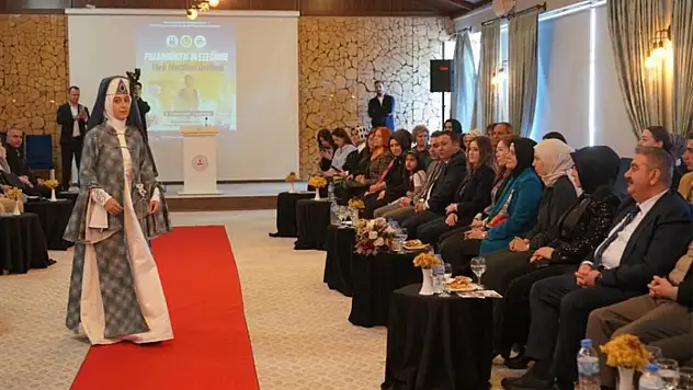 'Palandöken'in eteğinde Türk motifleri defilesi' büyük beğeni topladı