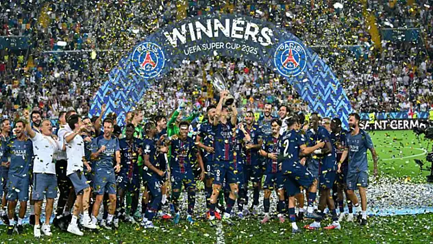 Paris Saint-Germain, Süper Kupa'yı ilk müzesine götürdü