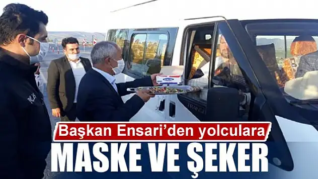 Başkan Ensari'den yolculara maske ve şeker