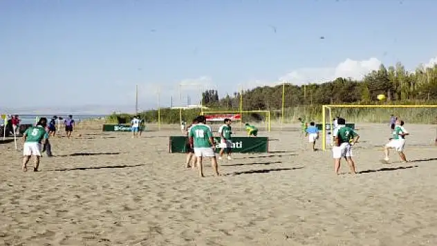 PLAJ'DA ŞAMPİYON GEVAŞSPOR