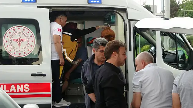 Polis aracının karıştığı kazada 2'si polis 3 kişi yaralandı