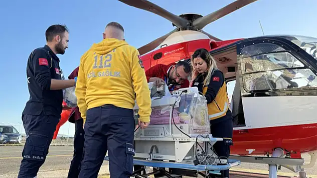 Prematüre Adar, göz tedavisi için helikopterle Van'a sevk edildi