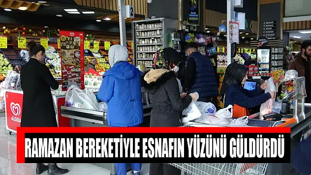 Ramazan bereketiyle esnafın yüzünü güldürdü
