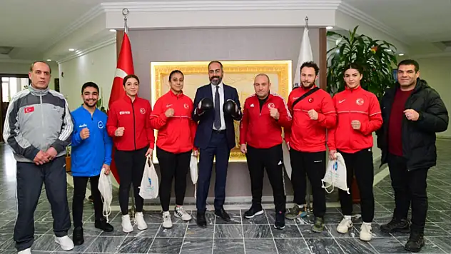 Rektör Şevli, şampiyonları ağırladı