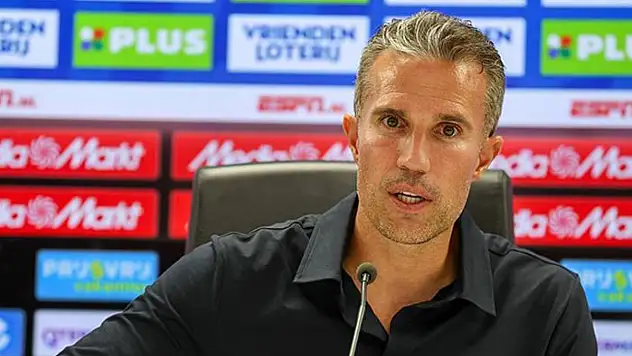 Robin van Persie: Fenerbahçe'ye karşı daha sakin kalabilirdik