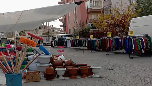 Şabaniye'de pazar krizi: Esnaf sokakta, mahalleli tepkili