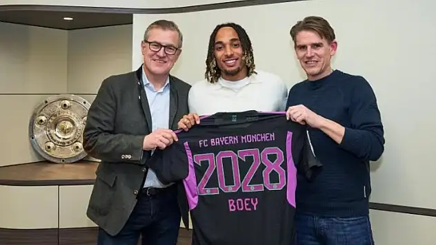 Sacha Boey resmen Bayern Münih'te