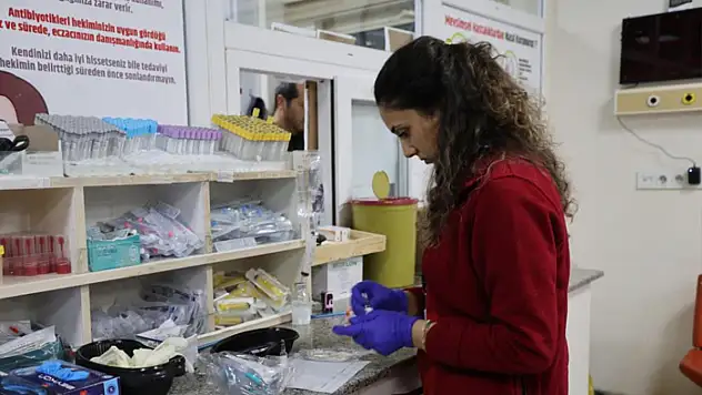 Sağlık çalışanları yeni yıla şifa dağıtarak giriyor