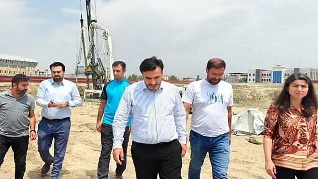 Sağlık Müdürü Tosun ve Başhekim Sarıkaya, Van Şehir Hastanesi inşaat alanını inceledi