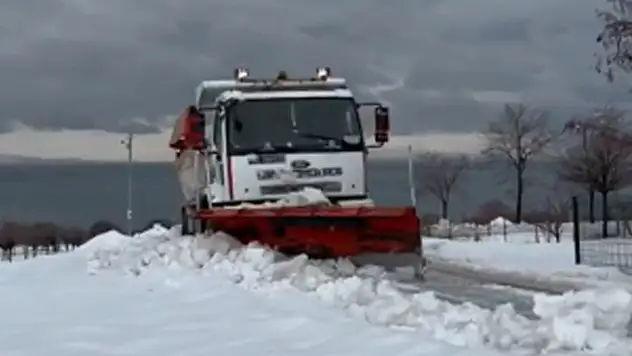 Sahilkent Mahallesi'nde kar temizleme çalışması
