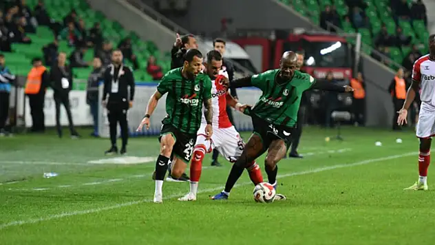 Sakaryaspor 7 yabancıyla oynadı, hükmen mağlubiyet gündemde