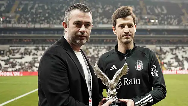 Salih Uçan'a 400. gol plaketi verildi