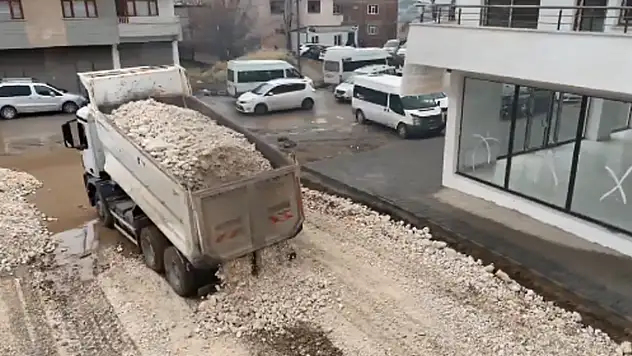 Salihiye Mahallesi'nde yol bakım çalışmaları sürüyor