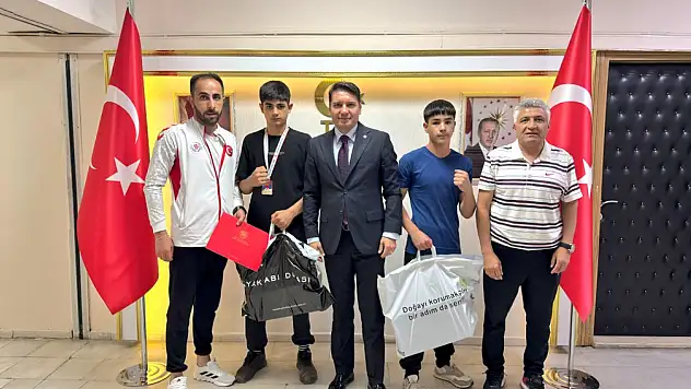 Şampiyon sporculardan Kaymakam Göktaş'a ziyaret