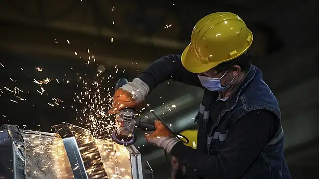 Sanayi üretimi yıllık yüzde 2,2 arttı