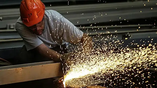 Sanayi üretimi yıllık yüzde 4,3 arttı