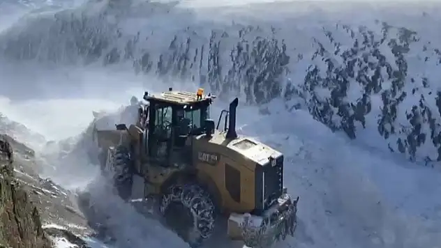 Saray'da karla mücadele çalışması