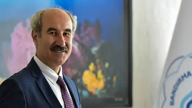 Sarı: Zengin coğrafyanın sırlı suyu: Van Gölü