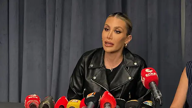 Şarkıcı İrem Derici: Alnım ana sütüm kadar ak