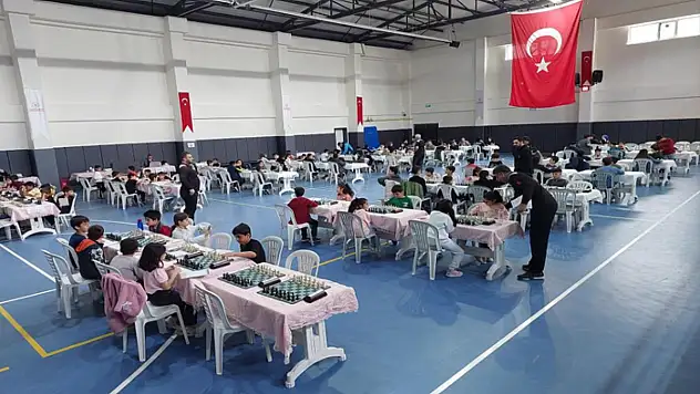 Satranç turnuvası büyük ilgi gördü
