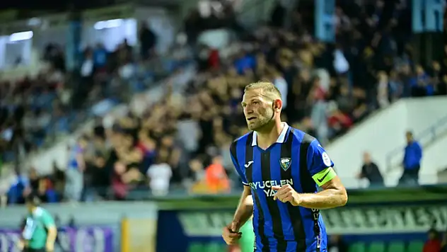 Sedat Cengiz sahneye çıktı Karacabey seriyi 3 maça çıkardı