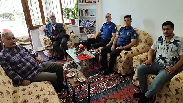Şehit babalarına anlamlı ziyaret