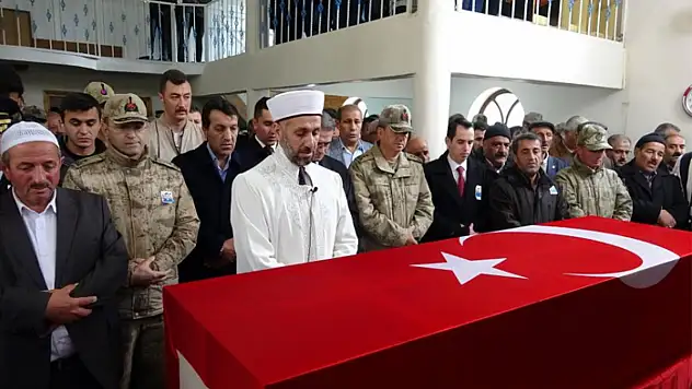 Şehit güvenlik korucusu gözyaşlarıyla toprağa verildi