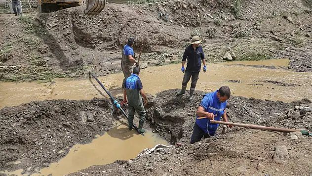 Sel bölgelerinde vatandaşlara su desteği
