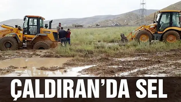 Çaldıran'da sel 
