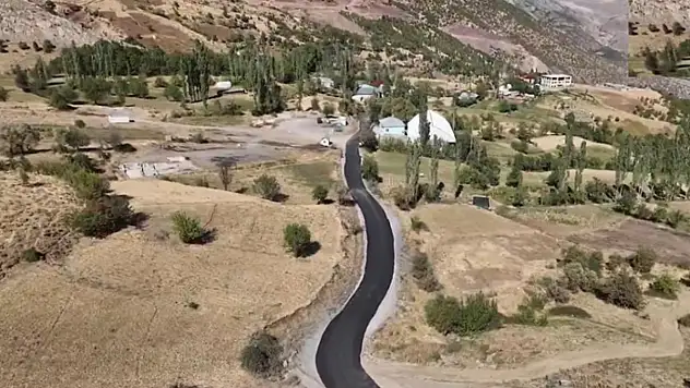 Şemdinli'de grup köy yolu asfaltlandı