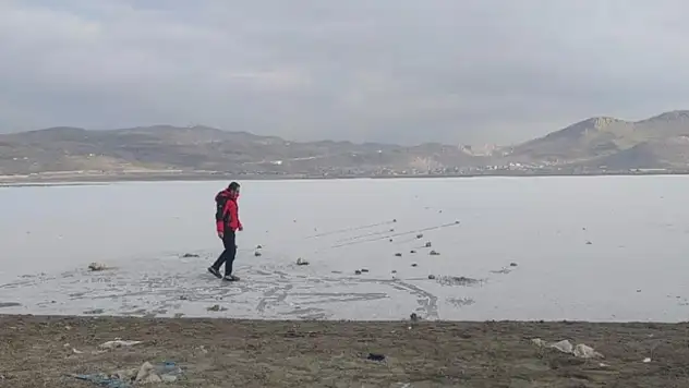 Sıhke Göleti'nin yüzeyi buz tuttu